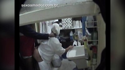 Motoboy có tình dục với làm sạch phụ nữ trong nhà hàng giữa các lần giao hàng